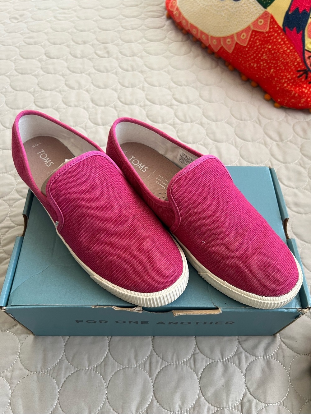 Toms Clemente Heritage Fuschia Slip-On Canvas Sneakers in Fuchsia Pink • 6